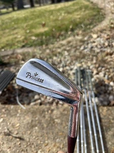 Ben Hogan PRINCESS 4-E Iron Set Ben Hogan Steel P Ladies Right Hand Good Grips - Picture 1 of 7