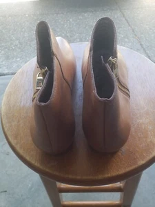 Women Boots Size 8.5Us - Picture 1 of 9