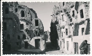 MEDENINE c. 1950 - Photo de la Ville Tunisie  - MT 86 - Picture 1 of 2