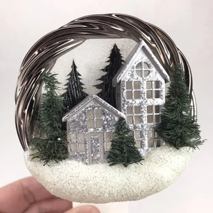 Bath & Body Works Wreath Christmas Winter Houses Nightlight Wallflowers Plug In - Picture 1 of 6