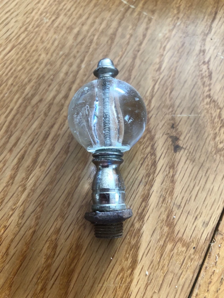 Perilla con acabado de vidrio transparente y metal vintage para restauración de lámparas o muebles Foto 1 de 3