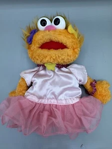 Sesame Street 2003 ZOE Hand Puppet Plush Toy Doll Gund 75859 - Picture 1 of 3