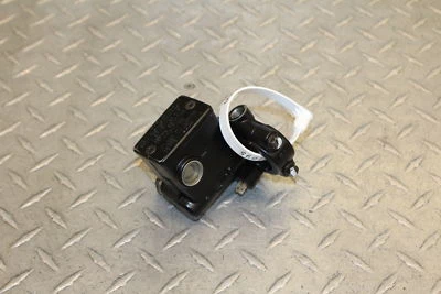 Suzuki Eiger 400 LTA400F 2005 4x4 freno delantero automático cilindro maestro Foto 1 de 4