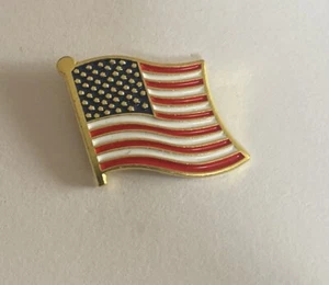 Prendedor de solapa enrollable bandera americana vintage tono dorado metal onda pequeña - Imagen 1 de 1