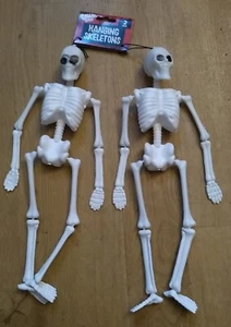 2 SKELETONS White Jointed Hanging Plastic 36x12x5.5cm New Funky Fun Decoration - Picture 1 of 8