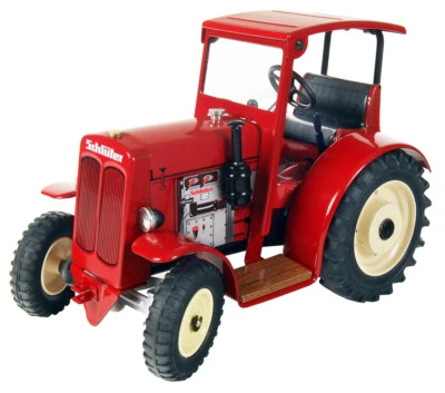 SCHLÜTER DS 25 with roof Tractor - MADE IN CZECH REP. - Image 1 of 2