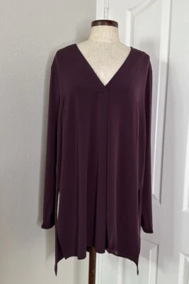Cuello en V Berenjena Estándar Universal Talla S Usado Foto 1 de 4