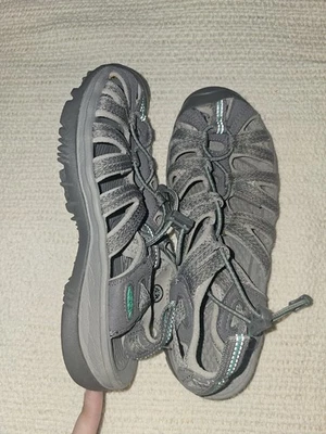 Sandalias Keen para mujer 6,5. Gris/espuma de mar Foto 1 de 4