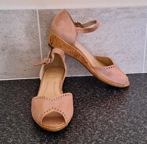 * MARKS & SPENCER * BLUSH PINK LEATHER SUEDE LOW WEDGE SANDALS (CUSHIONED) Sz 6 - Picture 1 of 18