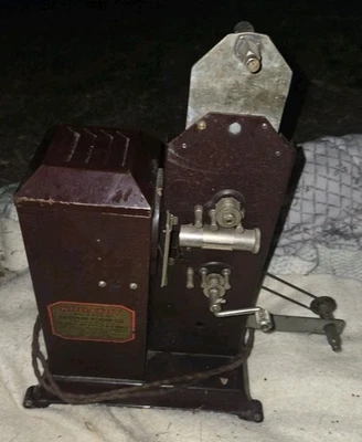 Projetor Eastman Kodak 1930 Kodatoy como está - Imagem 1 de 4