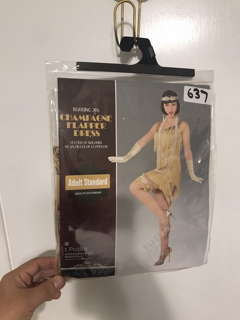 un vestido de flapper marfil