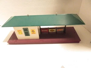 LIONEL POST-WAR ORIGINAL 256 LIGHTED STATION ACCESSORY- EXC- 0/027 - SH - Picture 1 of 4