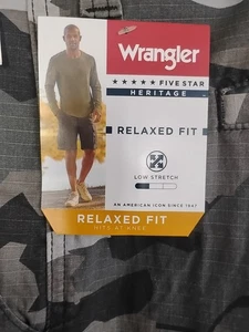 Pantaloncini Wrangler nuovi con etichette relaxed fit bassi strech taglia 46 pollici 10" cuciture interne grigio mimetico - Foto 1 di 13