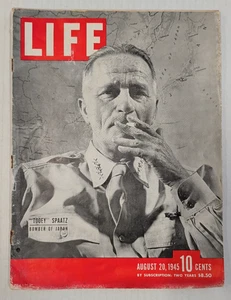 LIFE MAGAZIN - 20. AUGUST 1945 - TOOEY SPAATZ / BOMBER von JAPAN - Bild 1 von 7