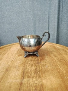 Vintage Oneida Versilbert Milchkännchen Krug Verziert Fuß Rokoko Stil - Bild 1 von 6