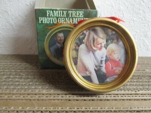 Vintage family tree photo ornament 1977 made in Taiwn republic of china - Picture 1 of 4