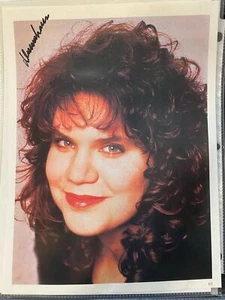 PÁGINA DE LIBRO ALISON KRAUSS PERFECTAMENTE AUTOGRAFIADA. FIRMADO A MANO. ¡LO MEJOR EN EBAY!  - Imagen 1 de 1