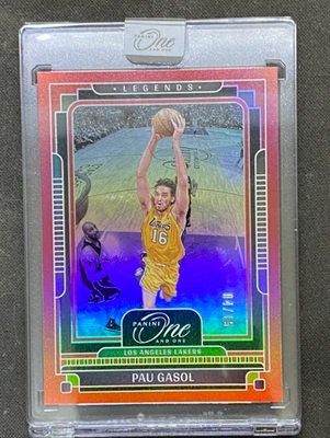 Pau Gasol 2024-25 Panini One And One 04/15 Base Red Legends Lakers #178 Foto 1 de 3