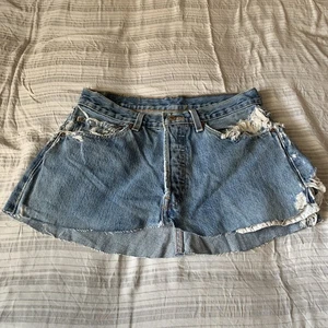 LEVI’s 501 Talla 32 Azul Corte Rasgado Falda Botón Mosca - Imagen 1 de 14