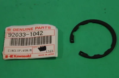 Nuevo de Lote Antiguo Kawasaki 47mm Circlip F1 F2 F4 F11 F21M PARTE# 92033-1042 Foto 1 de 4