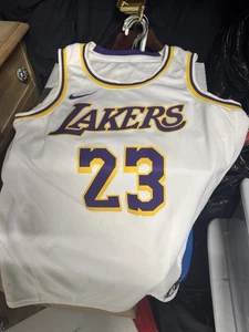Camiseta Nike Swingman Los Angeles Lakers LeBron Talla Grande 48 Número 23 - Imagen 1 de 4