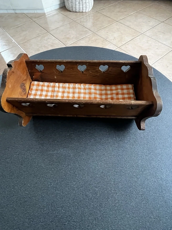 Ancien Berceau de Poupée En Bois avec son Matelas - Photo 1/4