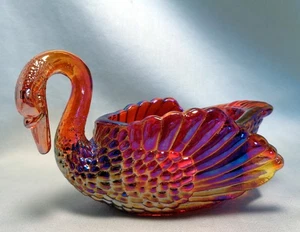 BOYD GLASS Iridescent Red Glass Swan - Picture 1 of 3