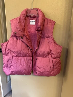 Old Navy Women's XL Puffer Vest Full Zipper Pockets Color Pink, Pre-Owned, Excel - Image 1 of 4