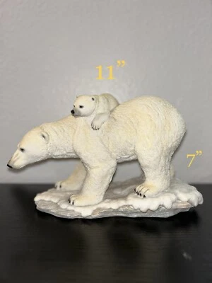 Madre de oso polar diseño veronés con adorable estatua de cachorro de carga libre Foto 1 de 4