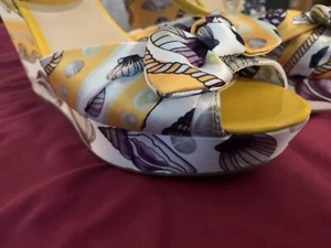 Spring Summer Platform Wedge Strappy Sandal 8.5  Seashell Yellow Bright NIB - Picture 1 of 11