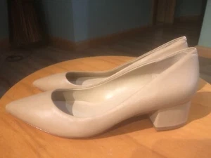 Via Spiga Women’s Beige Leather Low Block Heel Shoes Slip On Size: 7 M New - Picture 1 of 7