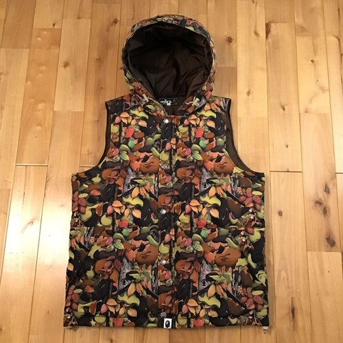 A BATHING APE (BAPE) BAPE Aoyama Limited felpa con cappuccio piumino gilet mimetico villaggio A Bathing Ape taglia L