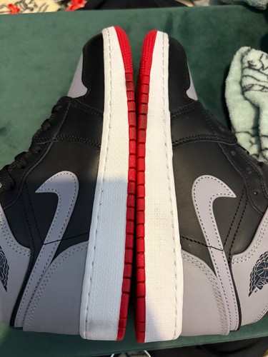 jordan 1 mid junior taglia 5 nuovo con scatola n ricevuta piccolo graffio sulla suola