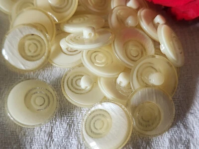 Lot 12 boutons vintage blanc nacré à pied 1,7 cm ref 808 - Photo 1/2