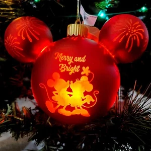 Parque Disney Navidad Mickey Mouse Parque Iconos Vidrio Rojo Iluminar Adorno Bola - Imagen 1 de 4