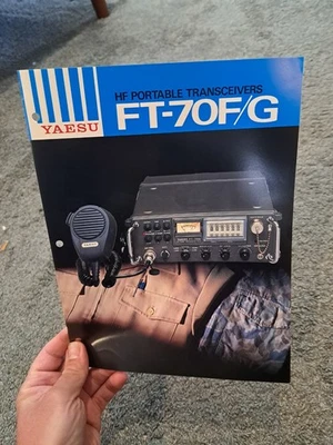 Folleto de ventas de transceptores portátiles Yaesu FT-70F/G HF de colección Foto 1 de 4