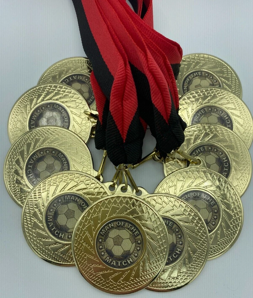 SPA TROPHIES 10 x Man of the Match Medaillen mit roten & schwarzen Bändern, goldene Fußballmedaille