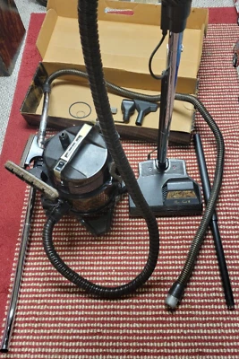 Aspiradora Rainbow Se D4C con boquilla eléctrica 2 mangueras y MUCHOS accesorios Foto 1 de 4