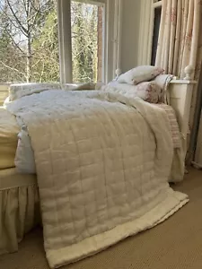 LUXURIOUS WHITE COMPANY DOUBLE IVORY SILK EIDERDOWN BEDSPREAD QUILTED THROW - Picture 1 of 18