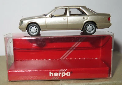 Herpa Ho 1/87 Mercedes-benz MB E 320 Limousine Grigio Chiaro IN Metallo #031424 - Immagine 1 di 4