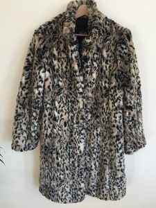 per una leopard print coat