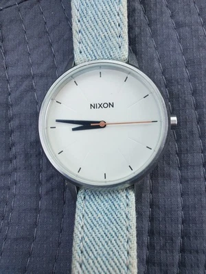 Женские часы Nixon Kensington джинсовый ремешок новый аккумулятор отличное состояние товара - Изображение 1 из 4