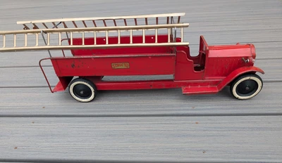 Vintage Large 1935 STRUCTO Hook and Ladder MN# 49 Very Good Condition original!! - Image 1 of 4