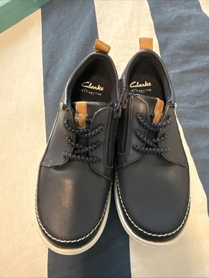 Clark’s Air Spring Shoes 10.5 W Boys - Image 1 of 2