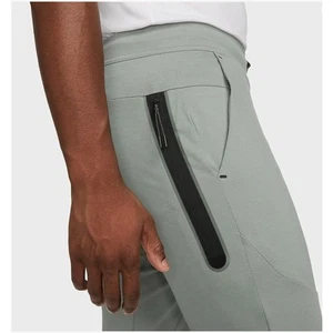 Pantalones de chándal Nike Sportswear Tech polar ligeros para hombre calce ajustado talla pequeña verde - Imagen 1 de 14