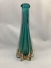 Vase en forme d'étoile en verre vert Murano 9 1/2 pouces de haut vintage