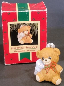 Hallmark PURRFECT SNUGGLE kitten kitty cat & teddy bear CHRISTMAS ORNAMENT 1988 - Bild 1 von 8