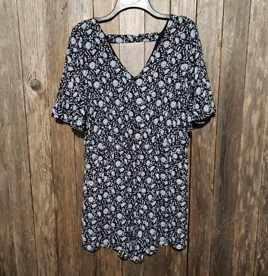 NOVO Shorts Romper Floral Loft M Azul Branco Manga Flutter Decote V Barra Traseira - Imagem 1 de 4