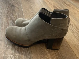 Sorel Addington Ankle Bootie Women's Size 9 Grey Leather Slip On Block Heel - Picture 1 of 6