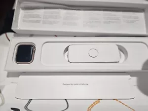 Apple Watch 6 40mm Oro/Gold Alluminio GPS Cinturino Sport Nero/Black - Foto 1 di 18